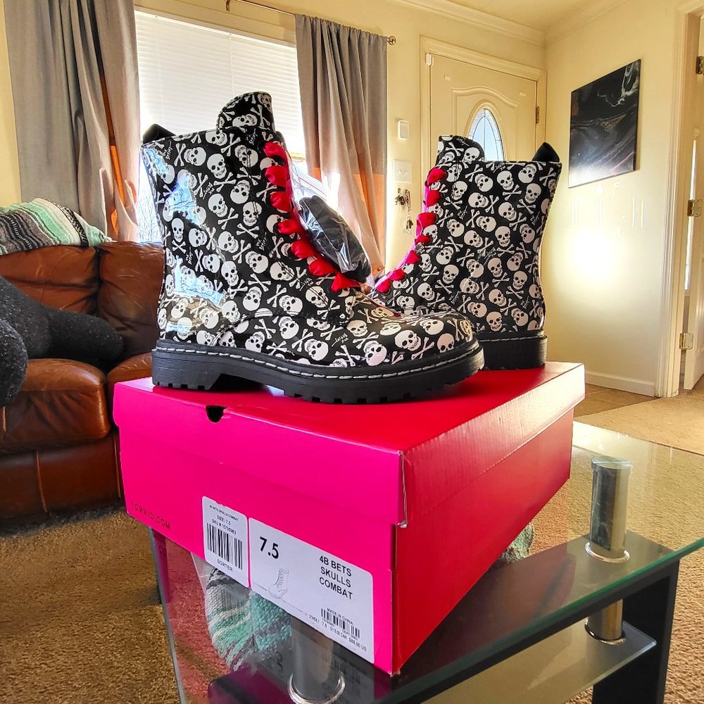 Betsey Johnson Torrid Skull Combat Boots 7.5
